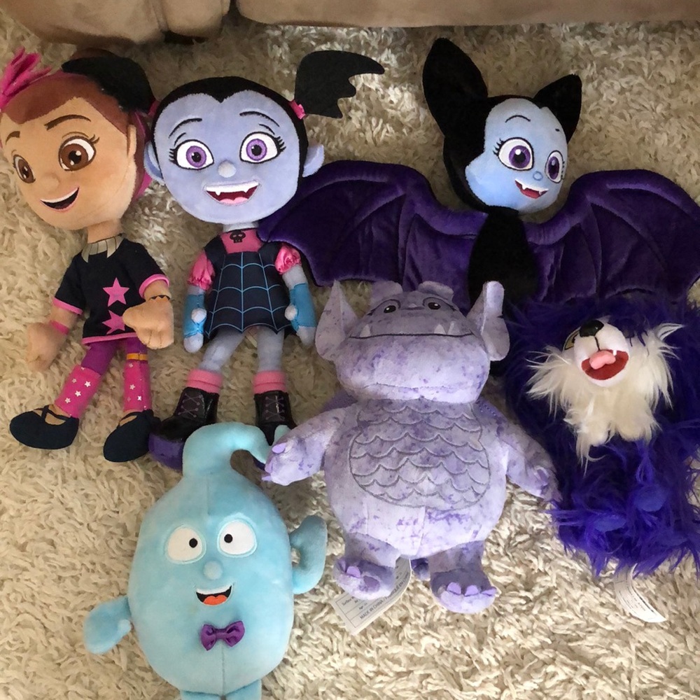 Disney’s Vampirina Lot
